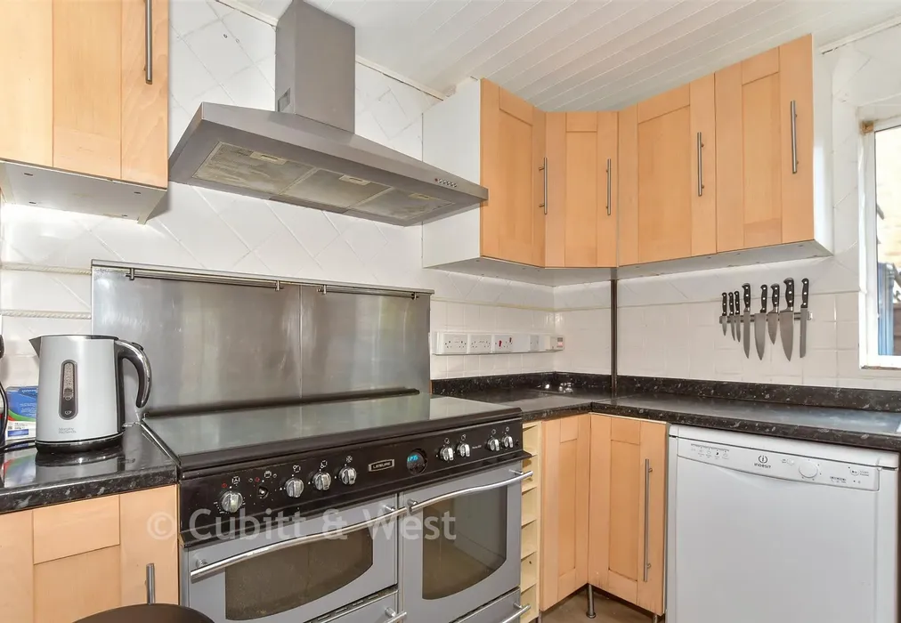 Kitchen - Fulham Close, Crawley, West Sussex - Wards of Kent
