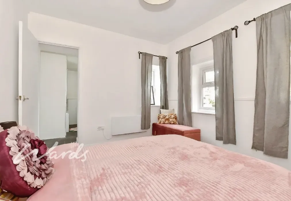 d7b3f831-Bedroom - Station Road Herne Bay CT6 - Wards of Kent