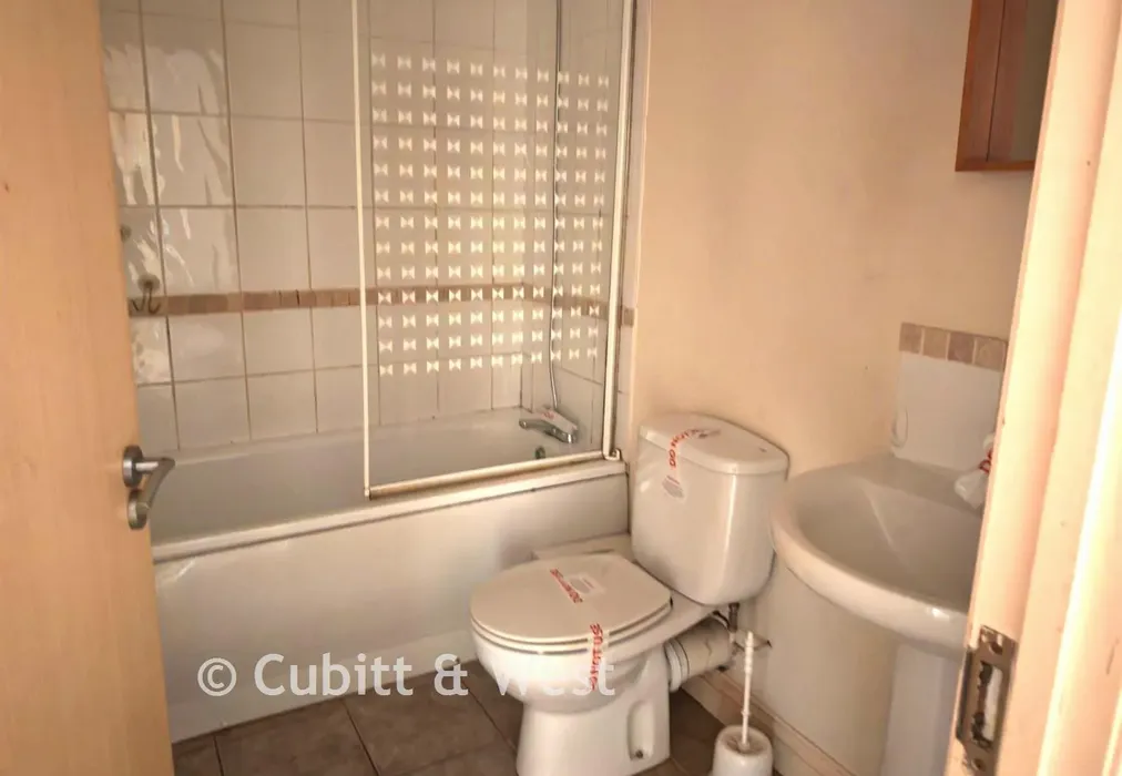 Bathroom - Elm Grove, Southsea, Hampshire - Wards of Kent