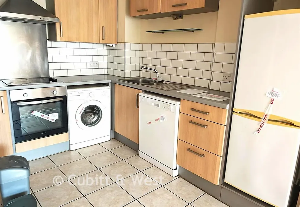 Kitchen - Elm Grove, Southsea, Hampshire - Wards of Kent