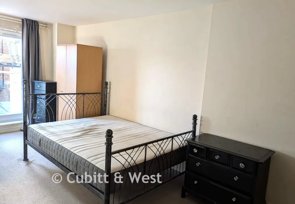 Bedroom - Elm Grove, Southsea, Hampshire - Wards of Kent