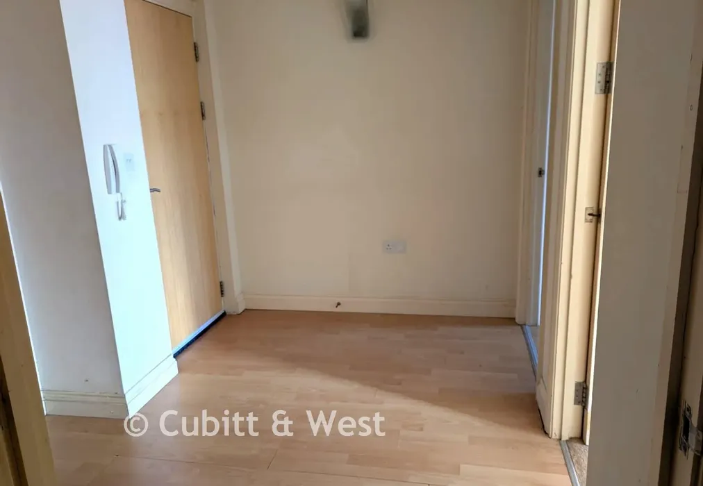 Hallway - Elm Grove, Southsea, Hampshire - Wards of Kent