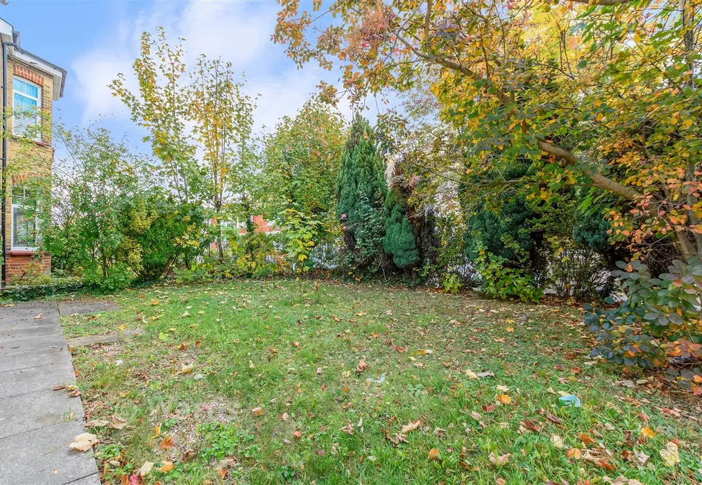 Front Garden - Old Road West, Gravesend, Kent - Wards of Kent