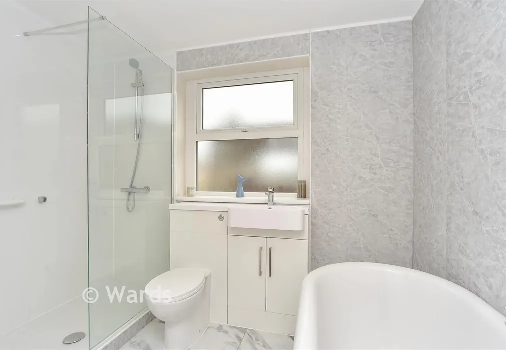 Bathroom - Alsager Avenue, Queenborough, Kent - Wards of Kent