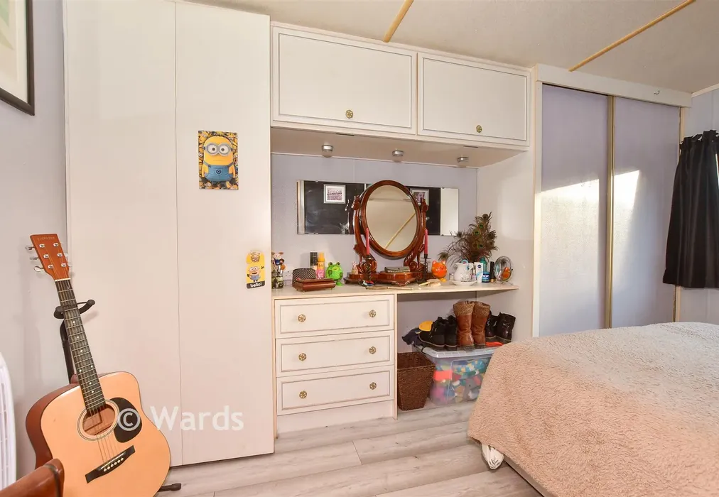 Bedroom 1 - Woodlands Park, Biddenden, Ashford, Kent - Wards of Kent