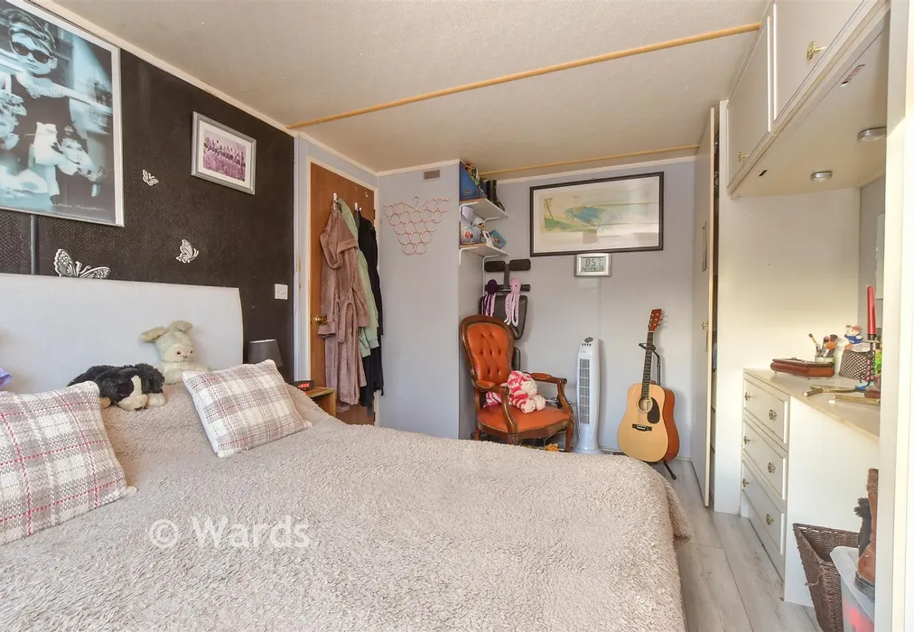 Bedroom 1 - Woodlands Park, Biddenden, Ashford, Kent - Wards of Kent