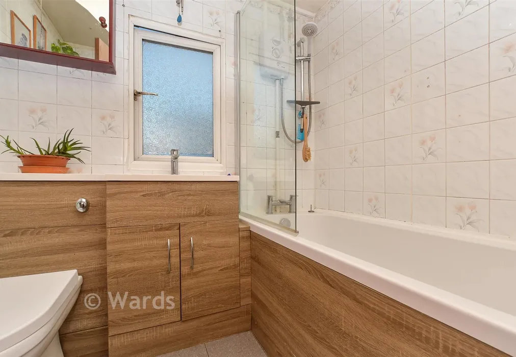 Bathroom - Woodlands Park, Biddenden, Ashford, Kent - Wards of Kent