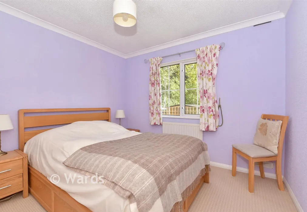Bedroom 2 - Shenley Park, Headcorn, Kent - Wards of Kent