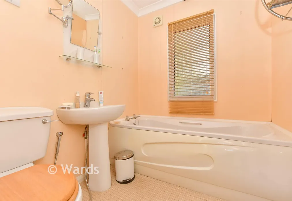 Bathroom - Shenley Park, Headcorn, Kent - Wards of Kent