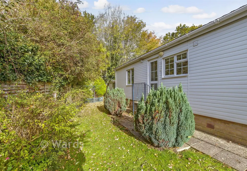 Rear Garden - Shenley Park, Headcorn, Kent - Wards of Kent