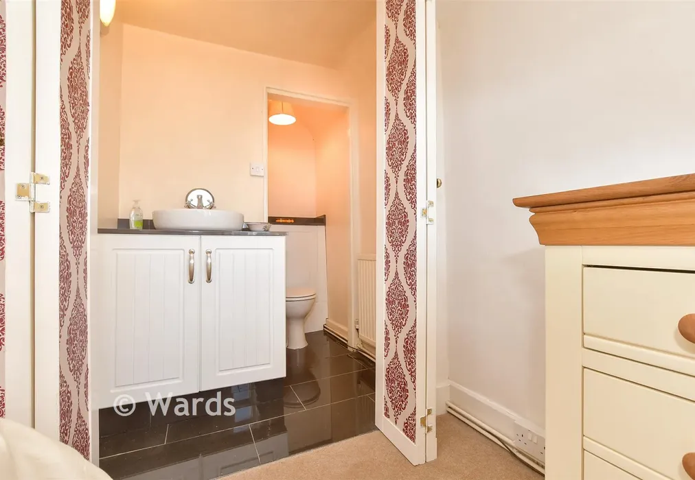 En-Suite - Wilsley Pound, Sissinghurst, Kent - Wards of Kent