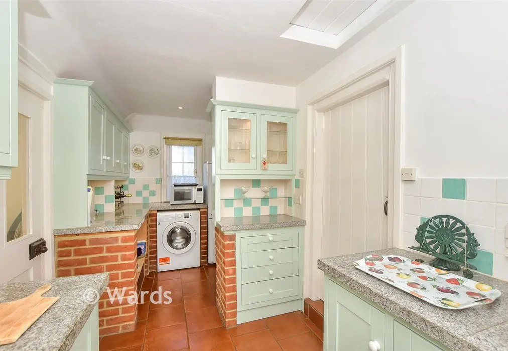 Kitchen - Wilsley Pound, Sissinghurst, Kent - Wards of Kent