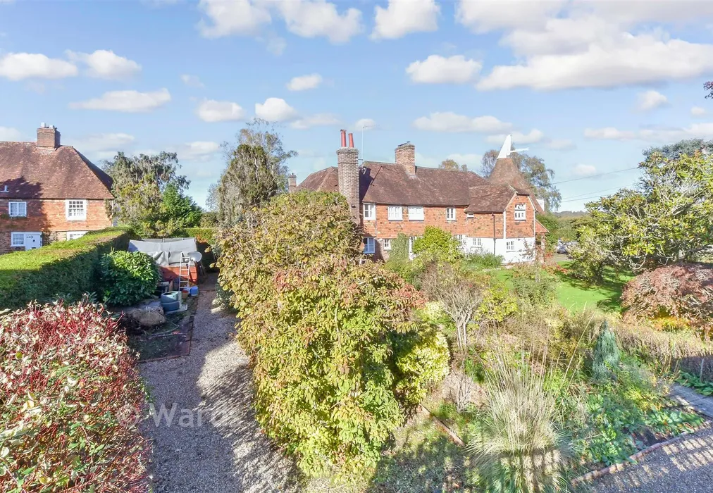 Front Garden - Wilsley Pound, Sissinghurst, Kent - Wards of Kent