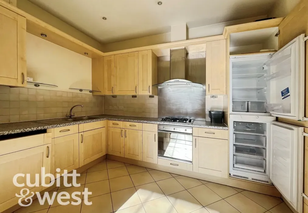 Kitchen l - Gunwharf Quays, Portsmouth, Hampshire - Wards of Kent