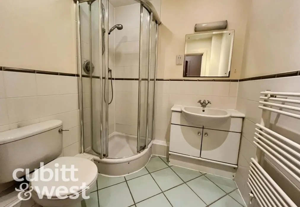 Shower Room - Gunwharf Quays, Portsmouth, Hampshire - Wards of Kent