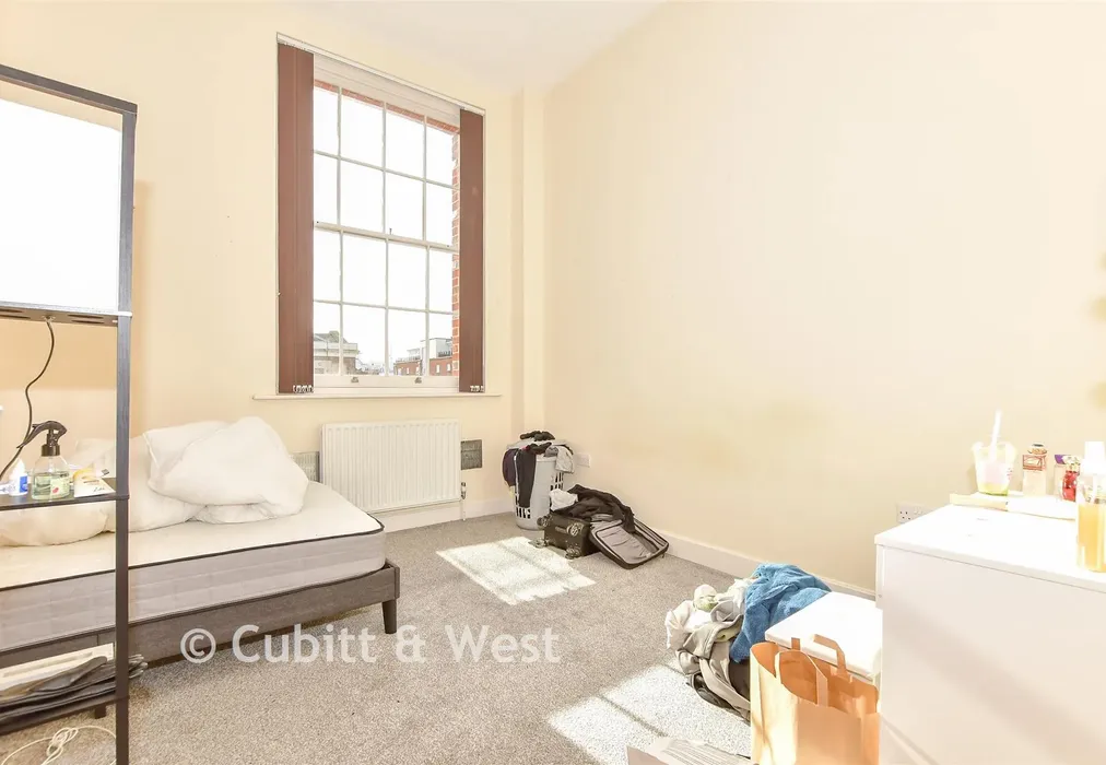 Bedroom 2 - Gunwharf Quays, Portsmouth, Hampshire - Wards of Kent