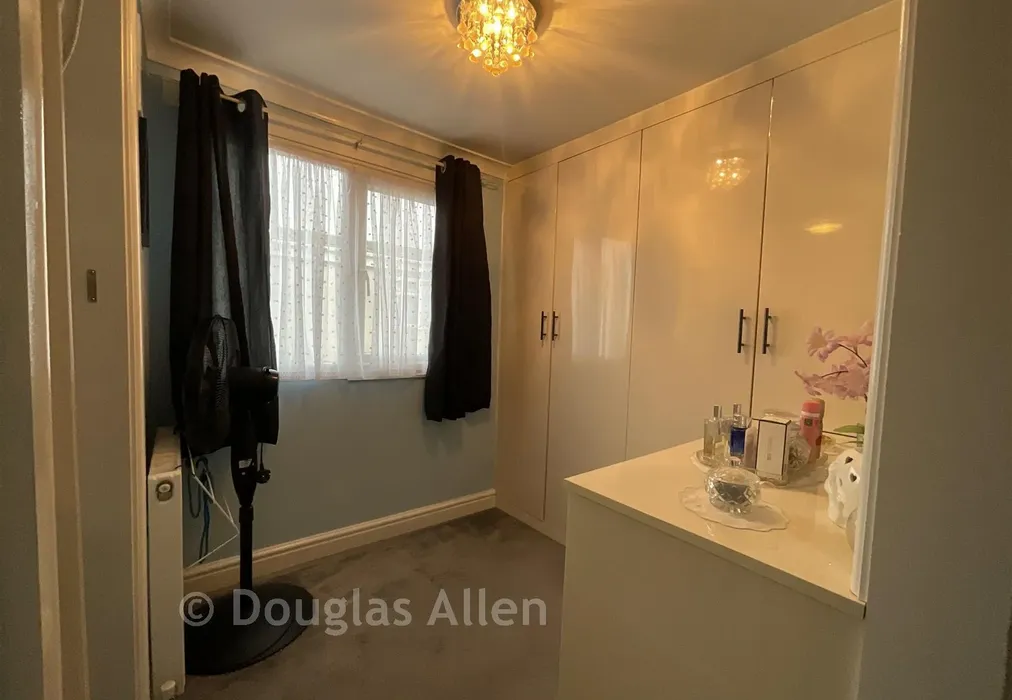Bedroom - Lower Dunton Road, Brentwood, Essex - Wards of Kent