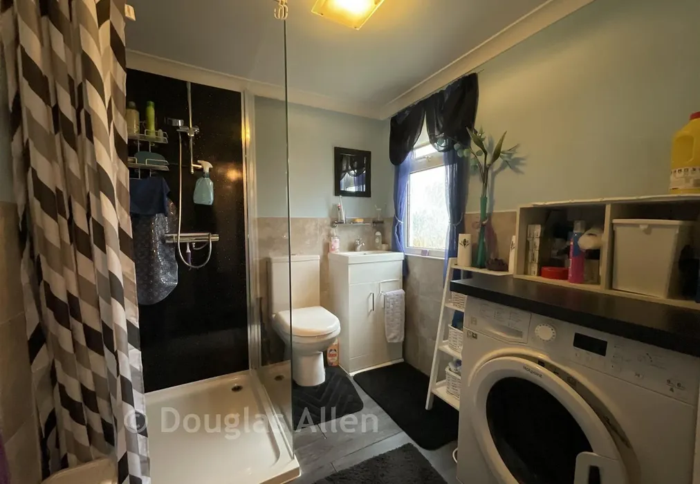 Shower Room - Lower Dunton Road, Brentwood, Essex - Wards of Kent