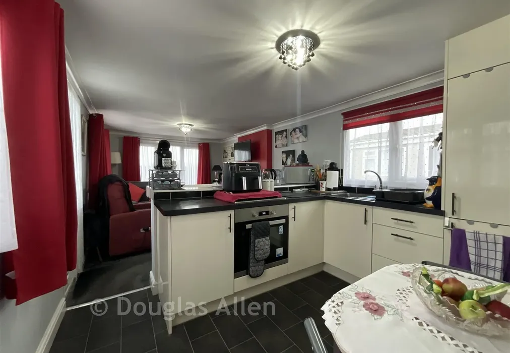 Kitchen - Lower Dunton Road, Brentwood, Essex - Wards of Kent