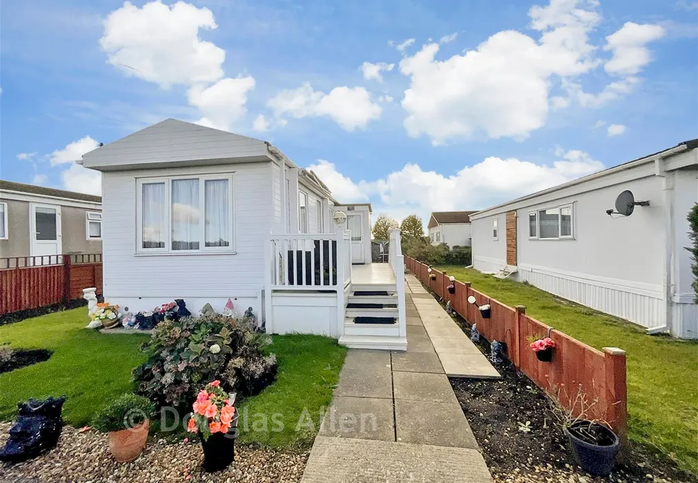 Front - Lower Dunton Road, Brentwood, Essex - Wards of Kent