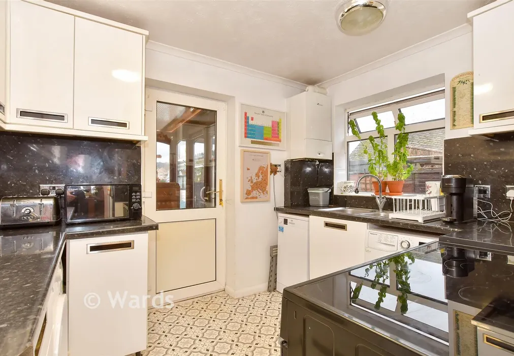 Kitchen - Dryland Road, Snodland, Kent - Wards of Kent