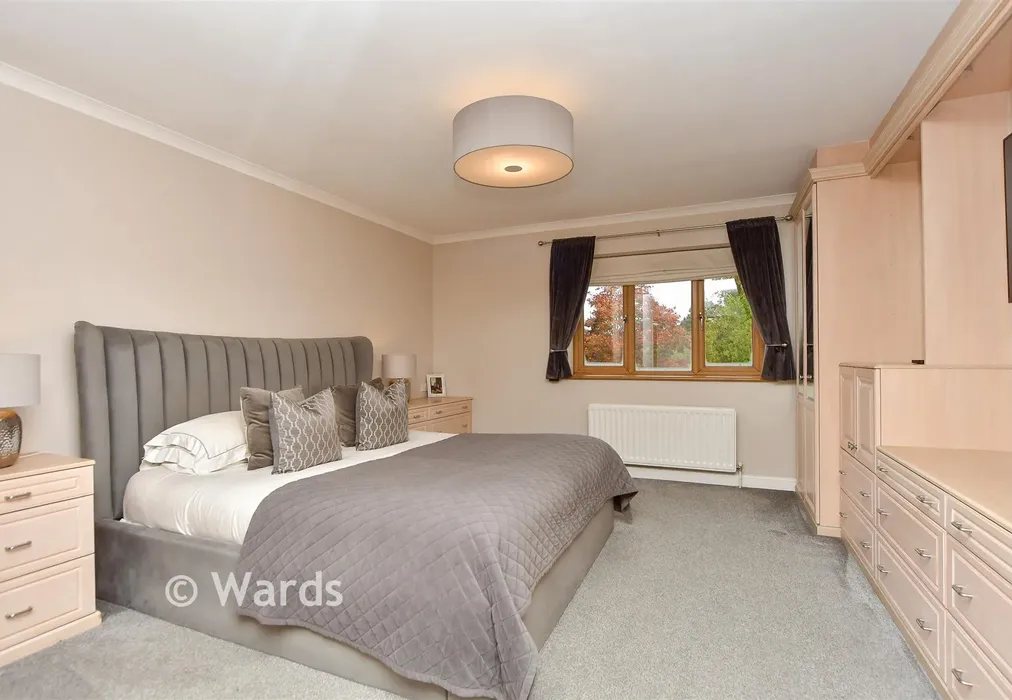 Bedroom 1 - The Street, Hartlip, Sittingbourne, Kent - Wards of Kent