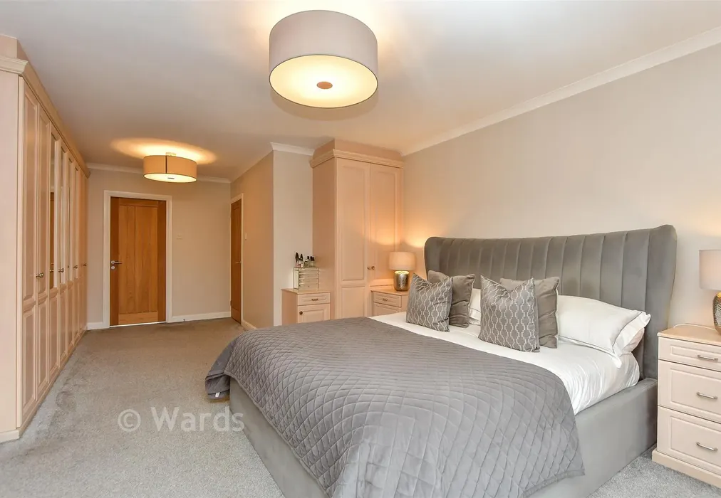 Bedroom 1 - The Street, Hartlip, Sittingbourne, Kent - Wards of Kent