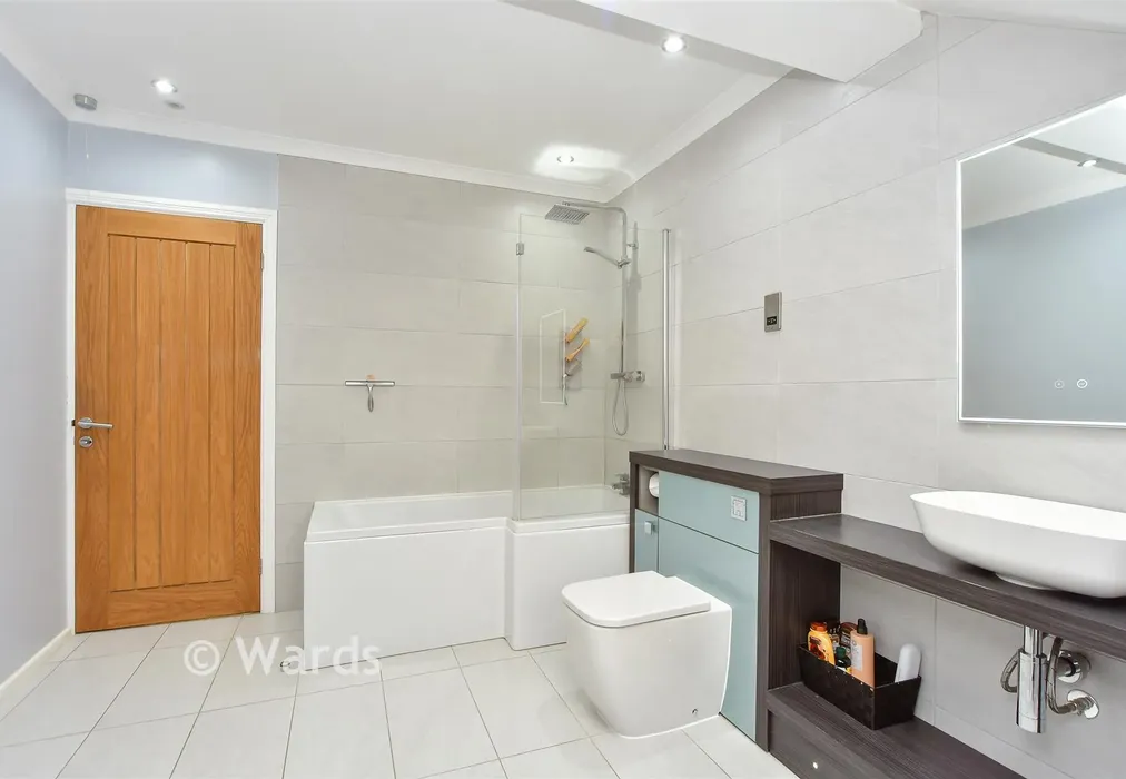 Family Bathroom - The Street, Hartlip, Sittingbourne, Kent - Wards of Kent