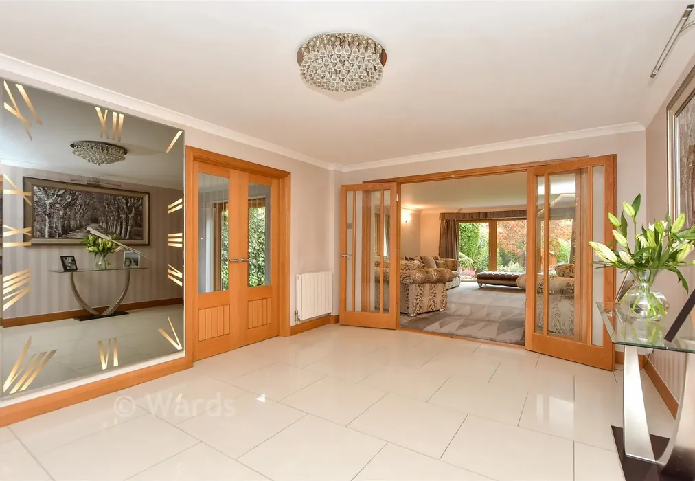 Entrance Hall - The Street, Hartlip, Sittingbourne, Kent - Wards of Kent