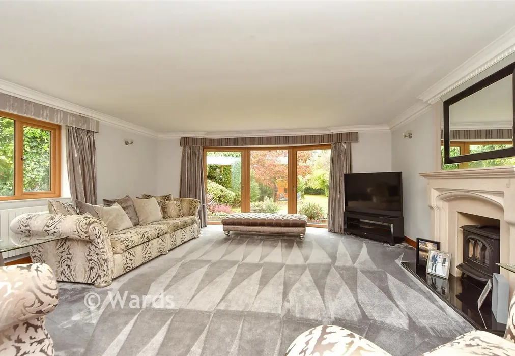 Lounge - The Street, Hartlip, Sittingbourne, Kent - Wards of Kent