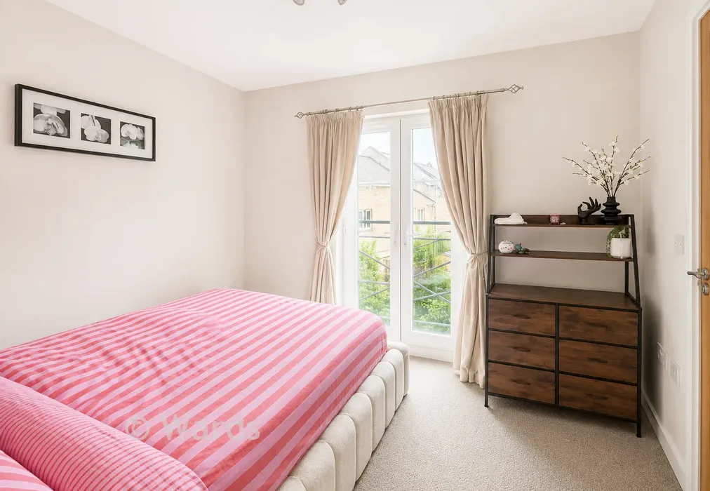 Bedroom 1 - Sandpiper Close, Greenhithe, Kent - Wards of Kent