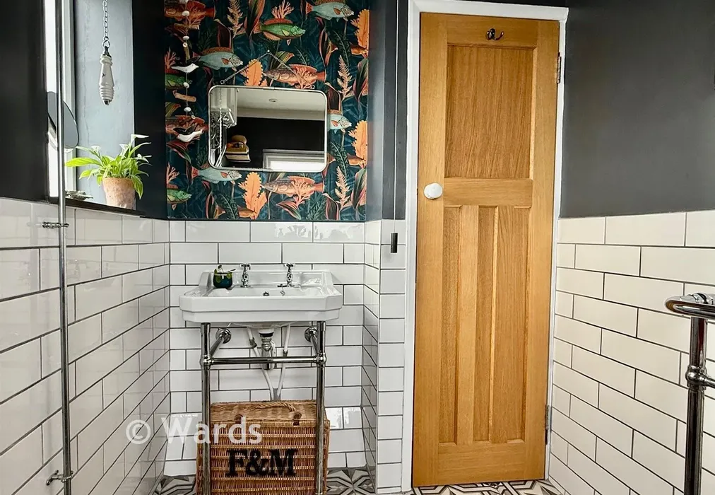 Bathroom - Newton Road, Whitstable, Kent - Wards of Kent