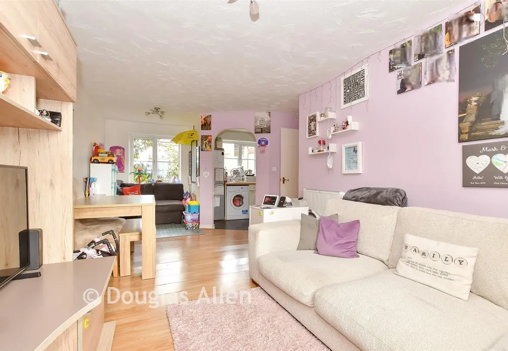 Lounge/Diner - Timberlog Lane, Basildon, Essex - Wards of Kent