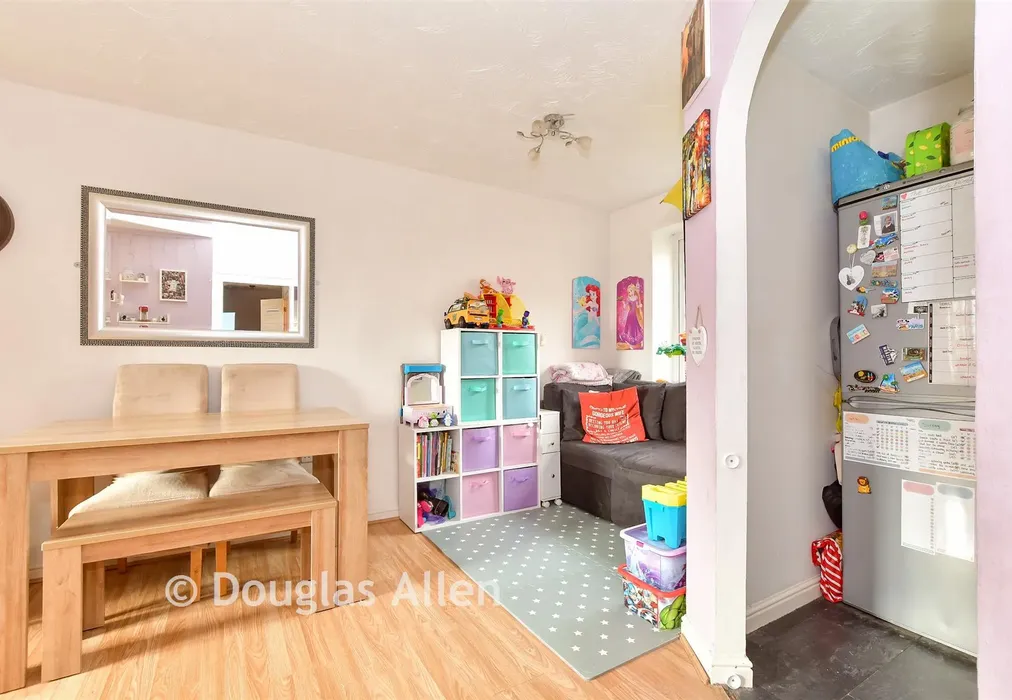 Lounge/Diner - Timberlog Lane, Basildon, Essex - Wards of Kent