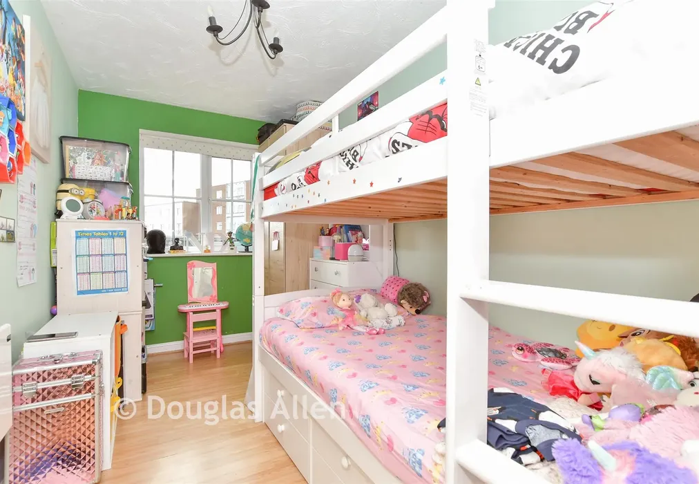 Bedroom 2 - Timberlog Lane, Basildon, Essex - Wards of Kent