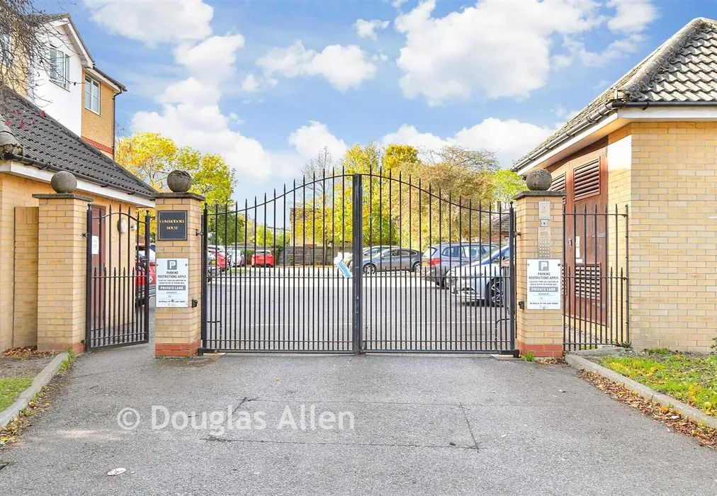 Driveway/Parking - Timberlog Lane, Basildon, Essex - Wards of Kent