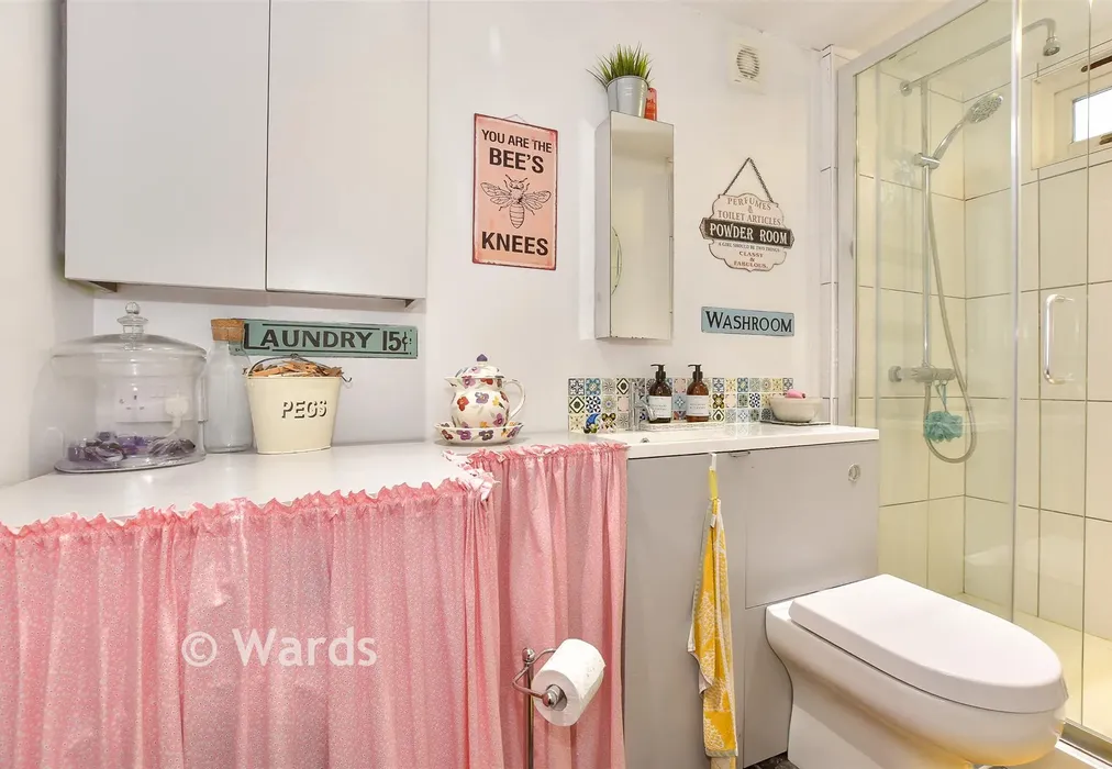 Shower Room - The Street, Boughton-Under-Blean, Faversham, Kent - Wards of Kent