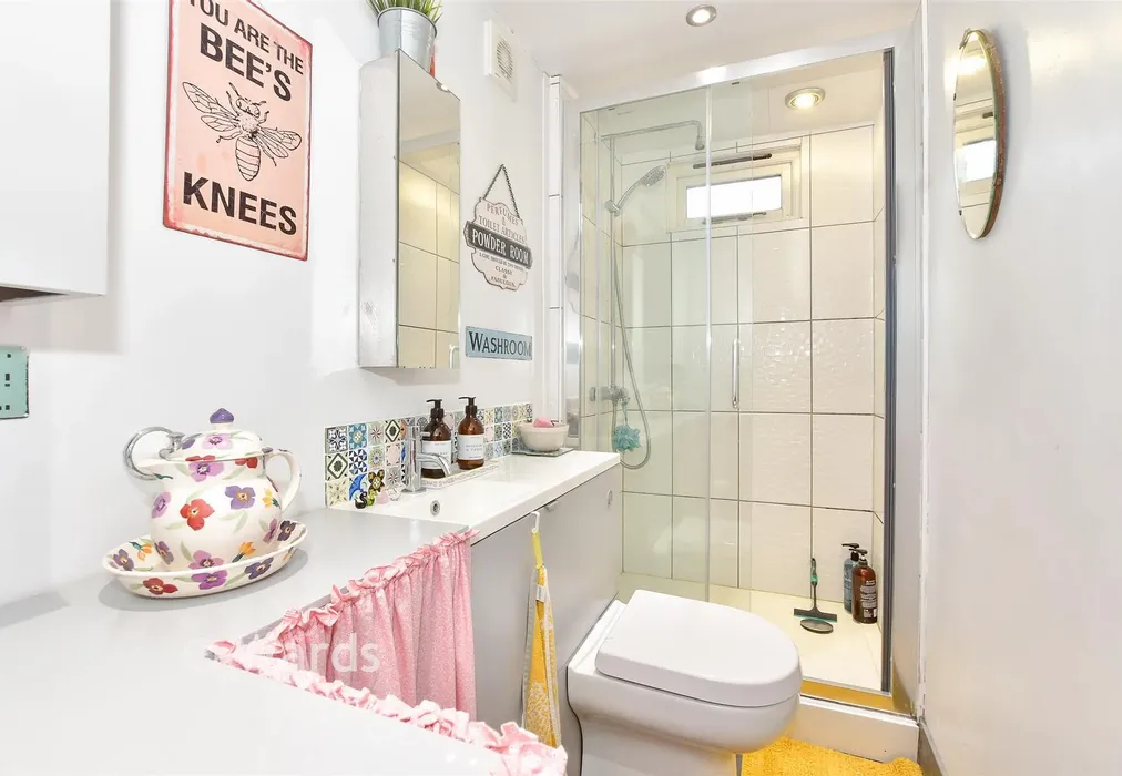 Shower Room - The Street, Boughton-Under-Blean, Faversham, Kent - Wards of Kent