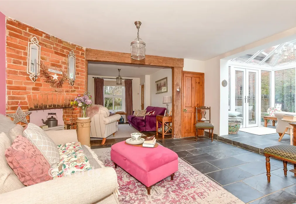 Family Area - The Street, Boughton-Under-Blean, Faversham, Kent - Wards of Kent