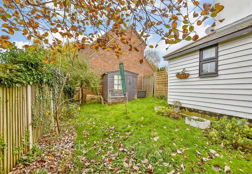 Front Garden - The Street, Boughton-Under-Blean, Faversham, Kent - Wards of Kent