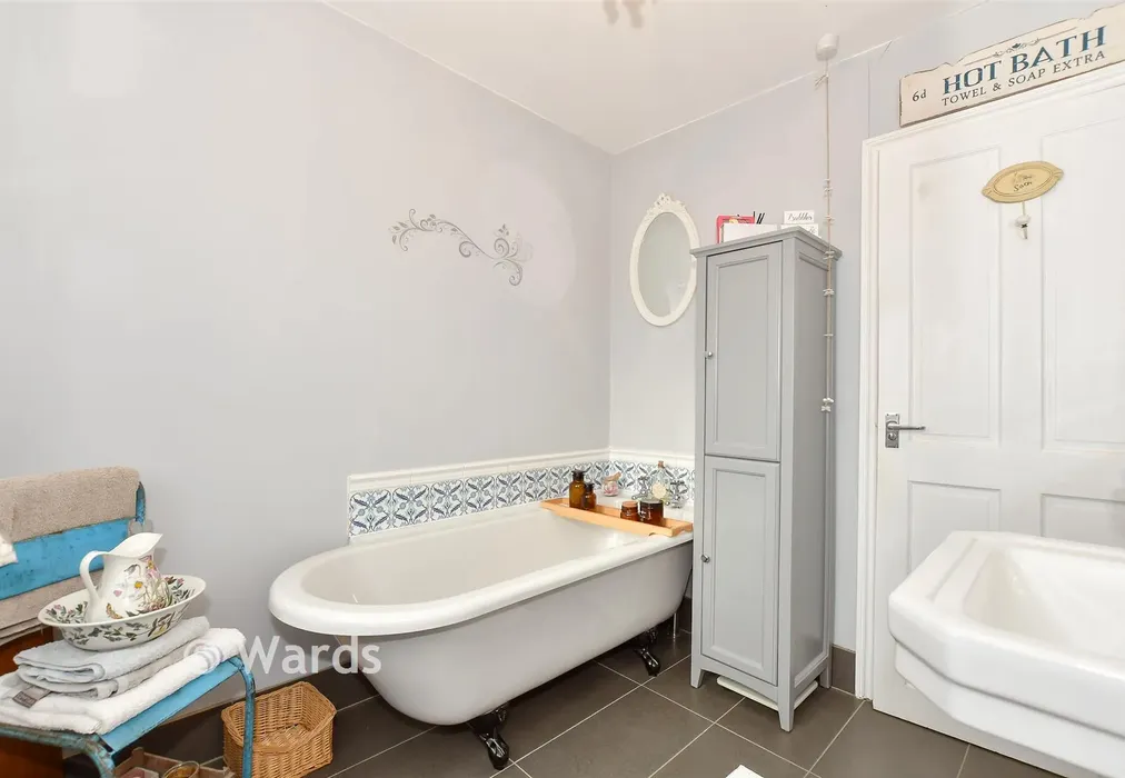 Bathroom - The Street, Boughton-Under-Blean, Faversham, Kent - Wards of Kent