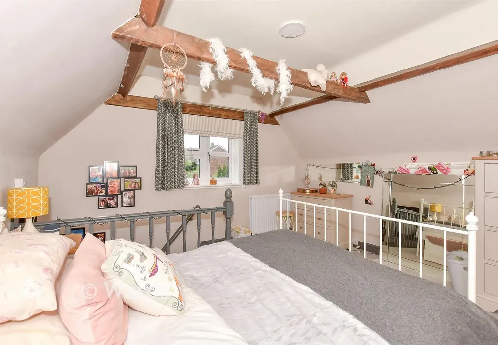 Loft Room - The Street, Boughton-Under-Blean, Faversham, Kent - Wards of Kent