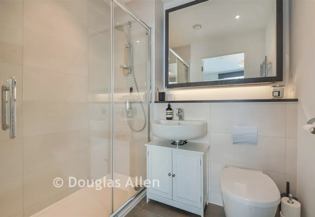 En Suite - Beck Square, Leyton - Wards of Kent