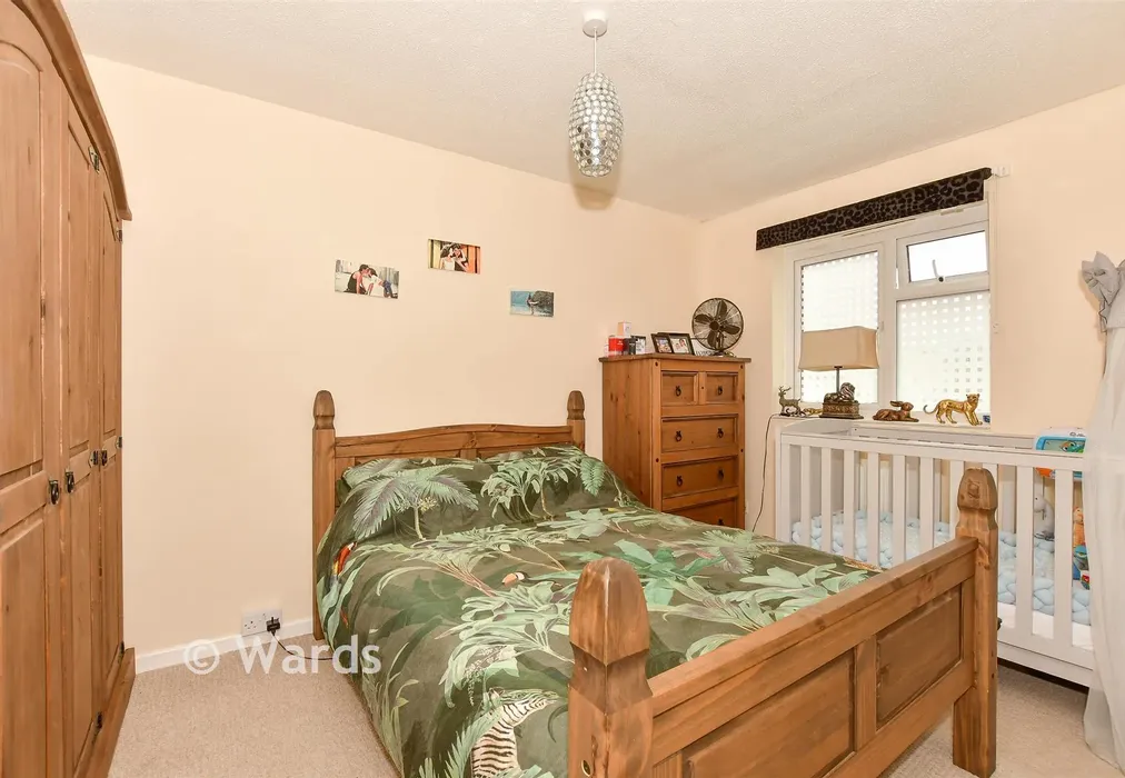 Bedroom 1 - Goldfinch Close, Faversham, Kent - Wards of Kent