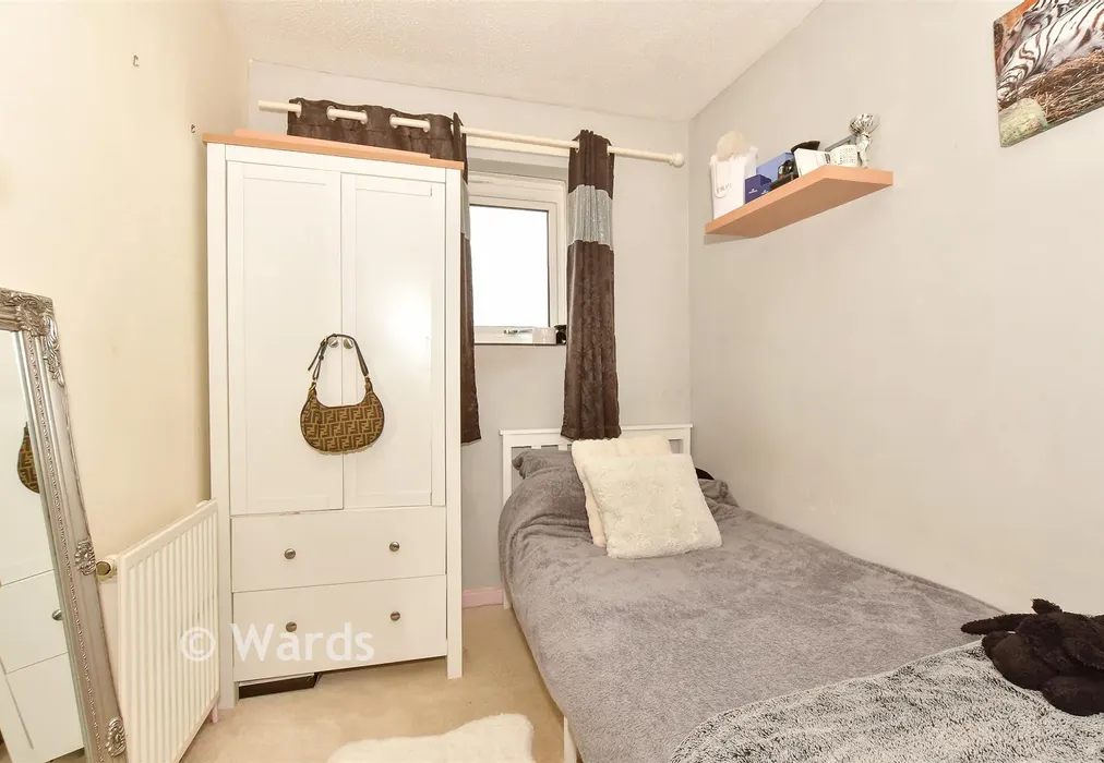 Bedroom 2 - Goldfinch Close, Faversham, Kent - Wards of Kent