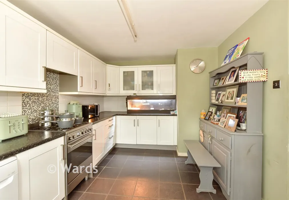 Kitchen - Goldfinch Close, Faversham, Kent - Wards of Kent