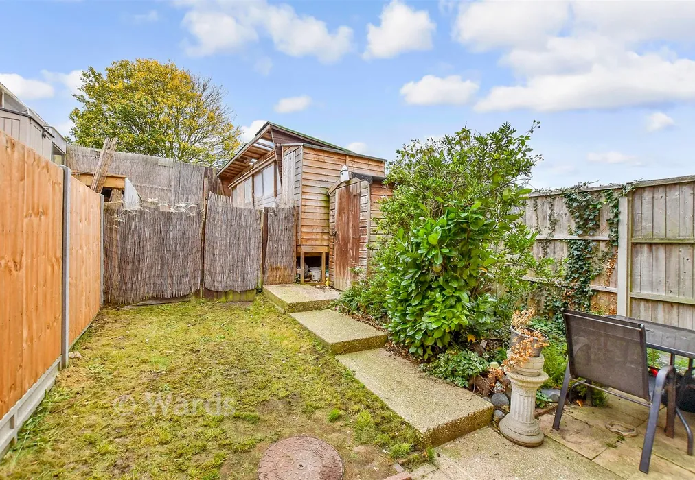 Rear Garden - Goldfinch Close, Faversham, Kent - Wards of Kent