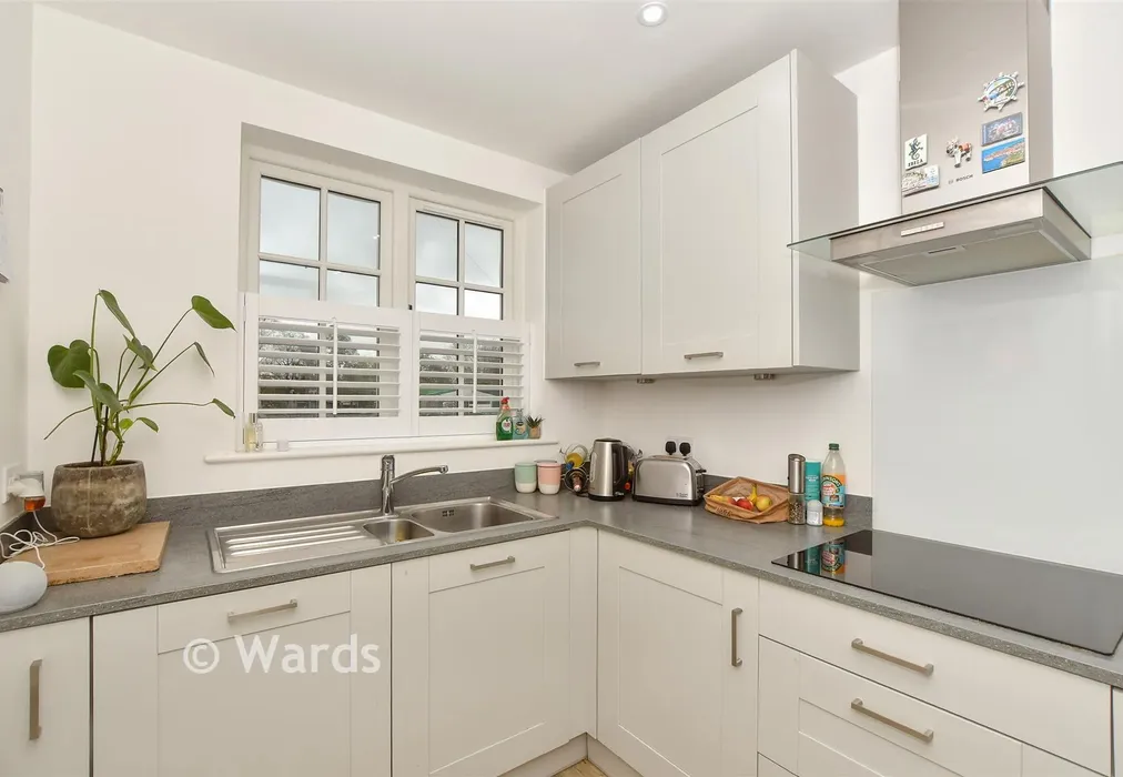 Kitchen - Six Fields Path, Tenterden, Kent - Wards of Kent
