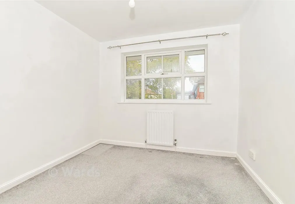 Bedroom 2 - Treetops, Tonbridge, Kent - Wards of Kent