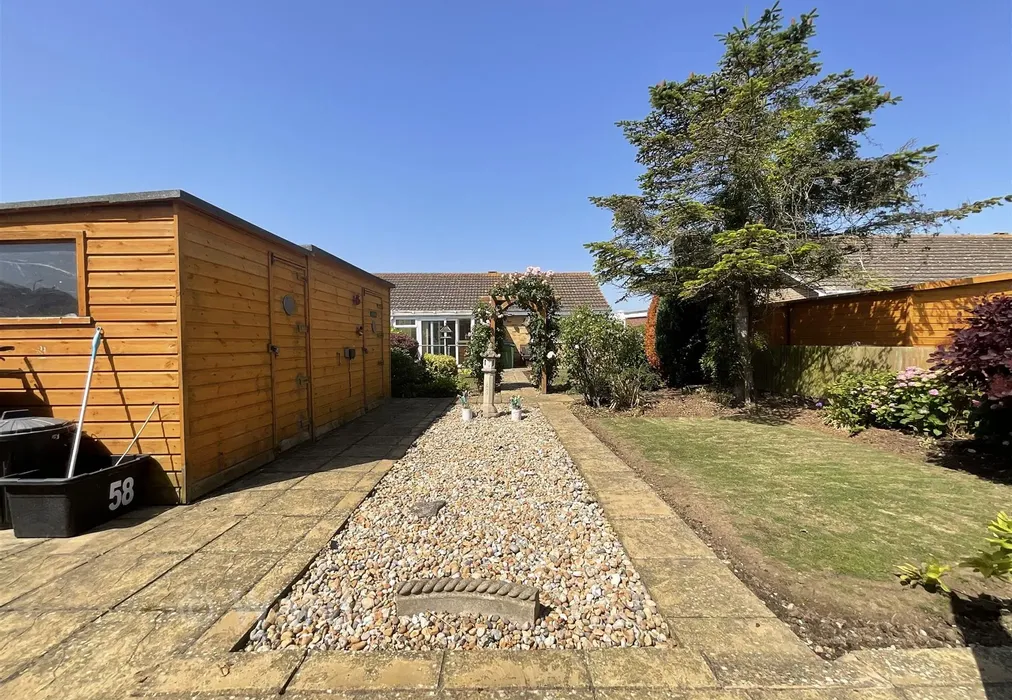 Garden - The Fairway, Dymchurch, Romney Marsh, Kent - Wards of Kent